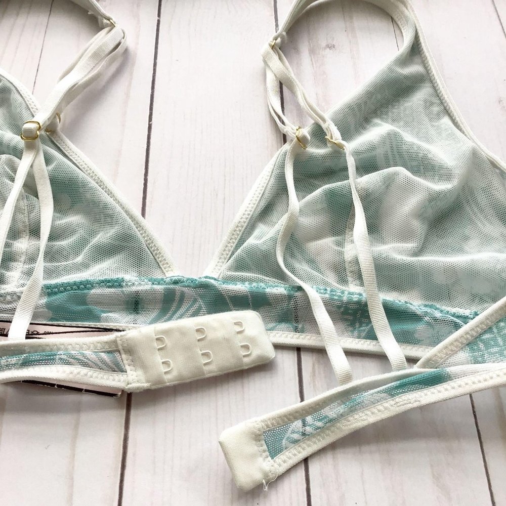 2/$25 ❤️NWT Victoria’s Secret Plunge Bralette - Picture 4 of 7